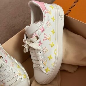 Louis Vuitton White Sneakers with Multicolor Monogram